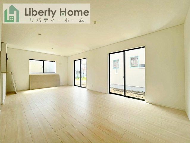 土浦市小松第7　新築戸建　2号棟の居間・リビング