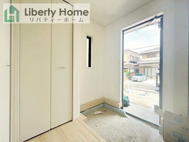 土浦市小松第7　新築戸建　2号棟の玄関