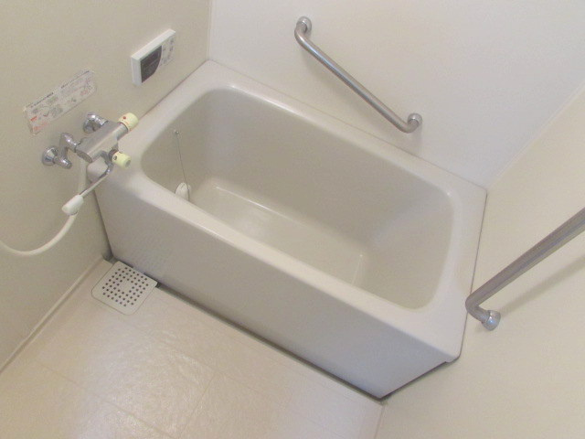 フローラル良元の浴室|※同建物の類似写真となります。