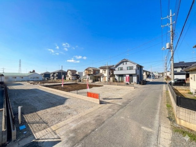 【前面道路含む現地写真】 |  LiveleGarden.S第2古河諸川　1号棟 | 前面道路の眺めです。