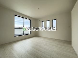 【洋室】 |  LiveleGarden.S第2古河諸川　1号棟 | 同社施工物件写真。※建具やフローリング、その他仕様が異なる場合がございます。