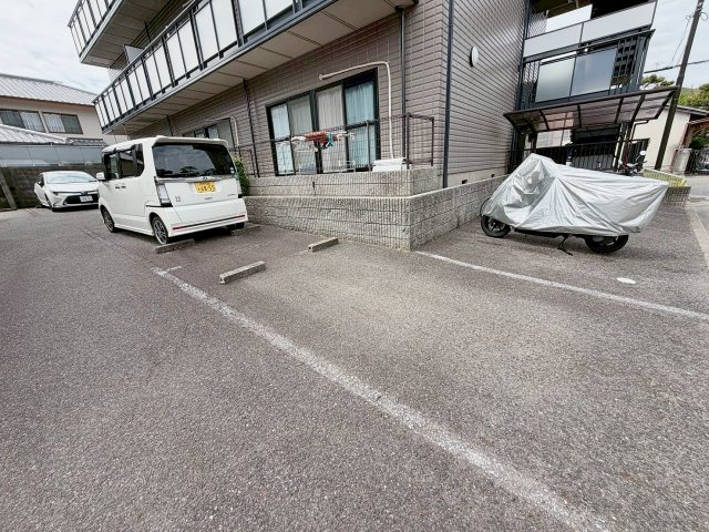 ハーモニーマンションA棟の駐車場