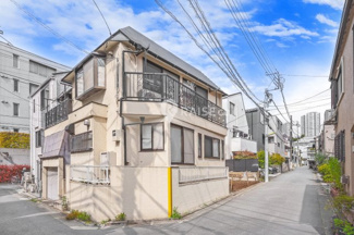 【外観】 | 現地（2026年3月）撮影 対象地は建物と隣の更地です。生成AIは、こちらの写真を加工しました。
