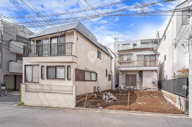 【外観】 | 東五反田＿JR山手線を含む２線３駅利用可能な東南角地　建築条件はございません | 対象地は古屋と更地全てです。