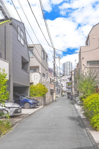【周辺】 | 東五反田＿JR山手線を含む２線３駅利用可能な東南角地　建築条件はございません | 前面道路
