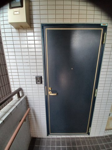 幸楽ビルの玄関