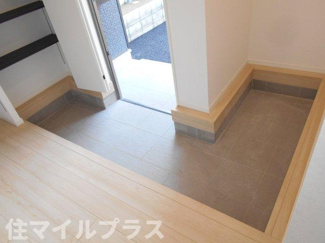 【玄関】 | 二本松市郭内2丁目新築一戸建て6棟 | 明るい玄関です