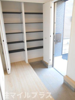 【玄関】 | 二本松市郭内2丁目新築一戸建て6棟 | ゆったりとした玄関です