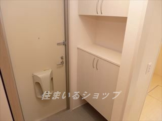 広島市安佐北区三入２丁目のアパートの玄関