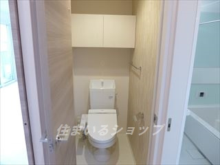 広島市安佐北区三入２丁目のアパートのトイレ|ウォシュレット・収納棚あり