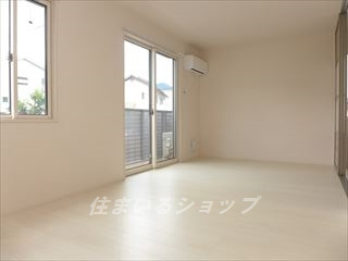 広島市安佐北区三入２丁目のアパートの居間・リビング|エアコン付き