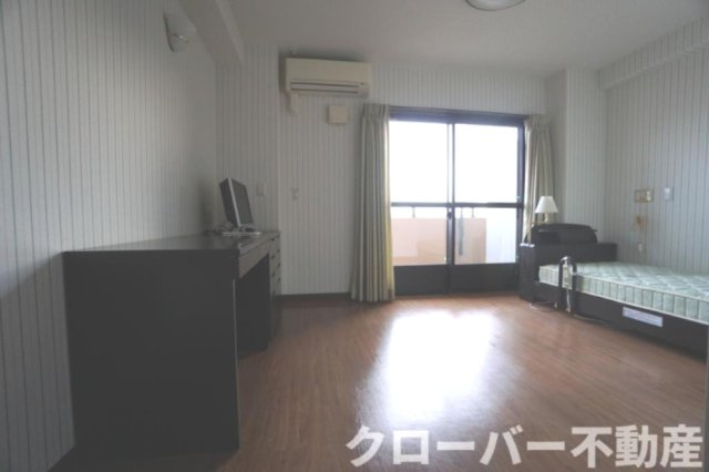 クレスト中府の居間・リビング