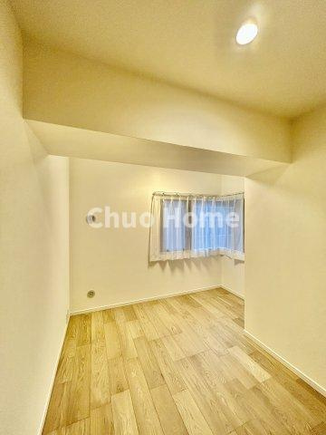 コスモプレイス亀戸の子供部屋|【子供部屋】お子様を持つ家庭の約6割が「家族や子どものため」に購入を希望。入学後の転校を避け、広い空間でのびのび育てたいなどの親心が、家探しのきっかけになっているようです。