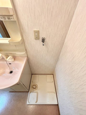 【設備】 | エクセレンスやまだB | 洗濯機置場