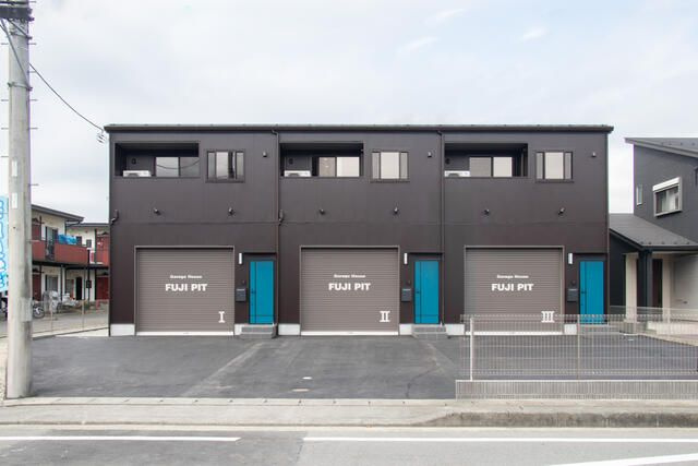 ガレージハウス　ＦＵＪＩ　ＰＩＴのエントランス