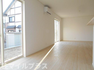 【居間・リビング】 | 二本松市郭内2丁目新築一戸建て6棟 | こちらの居間で趣味の時間をお楽しみください
