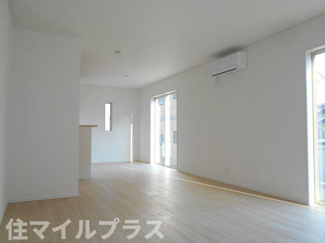 【居間・リビング】 | 二本松市郭内2丁目新築一戸建て6棟 | こちらの居間で趣味の時間をお楽しみください