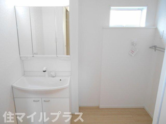 【独立洗面台】 | 二本松市郭内2丁目新築一戸建て6棟 | 朝の支度にも助かる、独立の洗髪洗面化粧台