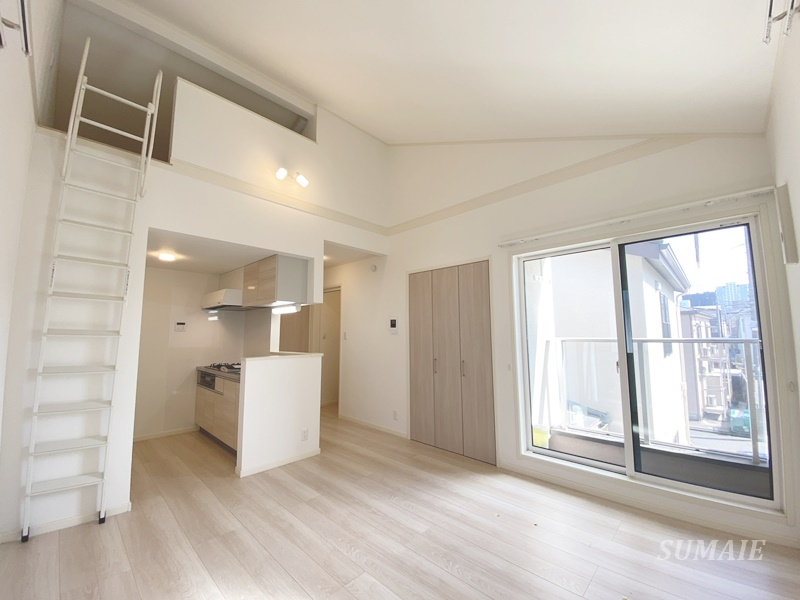 Park Maison 宮町 Eastの居間・リビング|9帖洋室☆