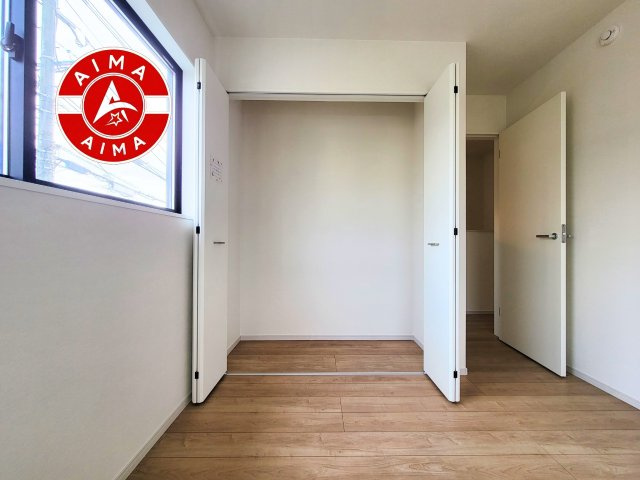 福岡市東区香住ヶ丘４丁目第2-1棟（1号棟）　の内観：施工例|洋服や大きな荷物が多い方や人数の多いご家族などは、一般的なクローゼットよりもウォークインクローゼットのほうが使い勝手が良いです。