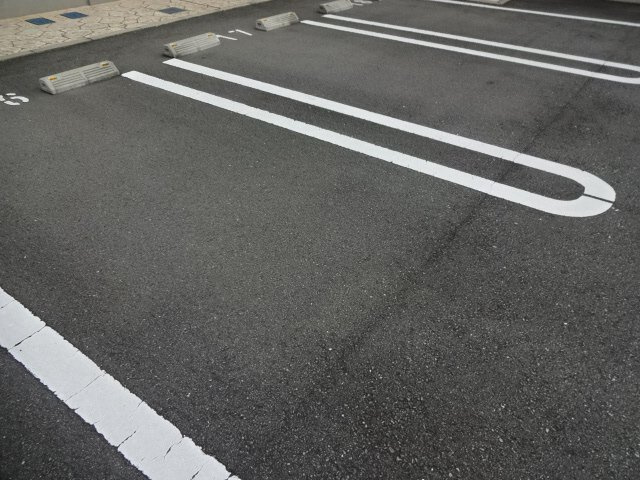 メルベイユテリトワールアコールの駐車場