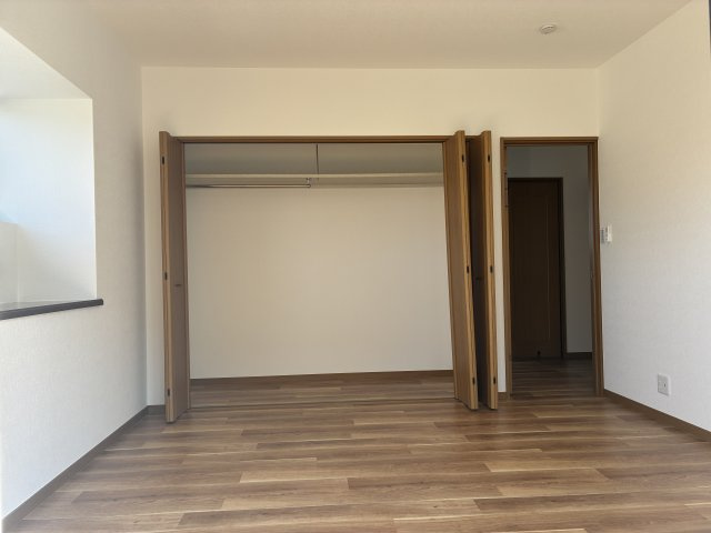 丸亀市垂水町　リフォーム戸建の洋室|2026年8月5日撮影　2階洋室クッションフロアの上張りを追加工事しました