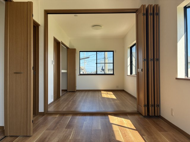丸亀市垂水町　リフォーム戸建の洋室|2026年8月5日撮影　2階洋室クッションフロアの上張りを追加工事しました