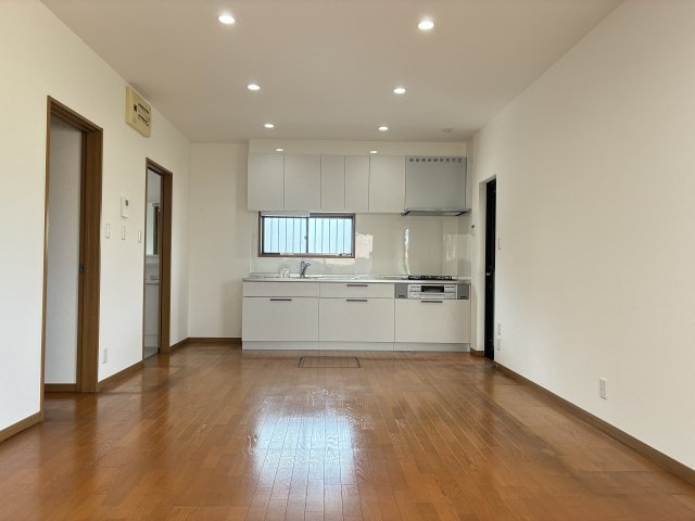 丸亀市垂水町　リフォーム戸建の居間・リビング