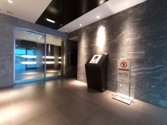 クレイシア秋葉原ラグゼスウィートのエントランス