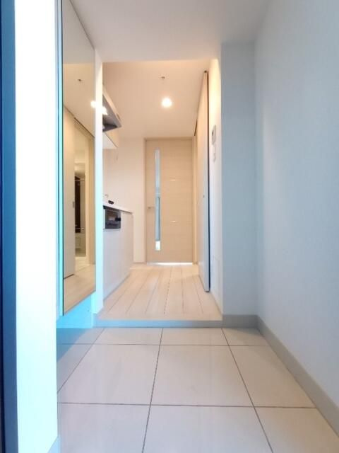 クレイシア秋葉原ラグゼスウィートの玄関