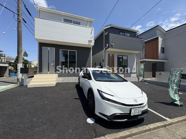【外観】 | 広々としたカースペースで、運転が苦手な方も安心です。