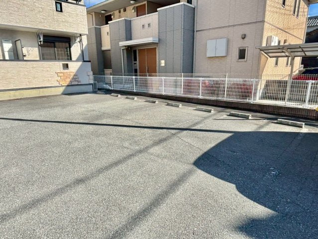 サンリット・ヴィラ神屋の駐車場