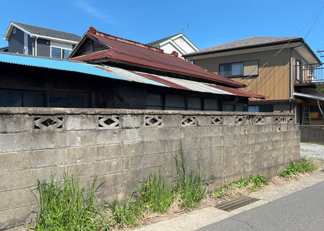 【外観】 | 家を建てる前提で土地を探している場合、地盤の丈夫さは譲れない条件の一つです。地盤が脆弱だと追加工事が必要となります。また、過去に地盤沈下や液状化現象を起こした土地は、できるだけ避けた方がいいでしょう。
