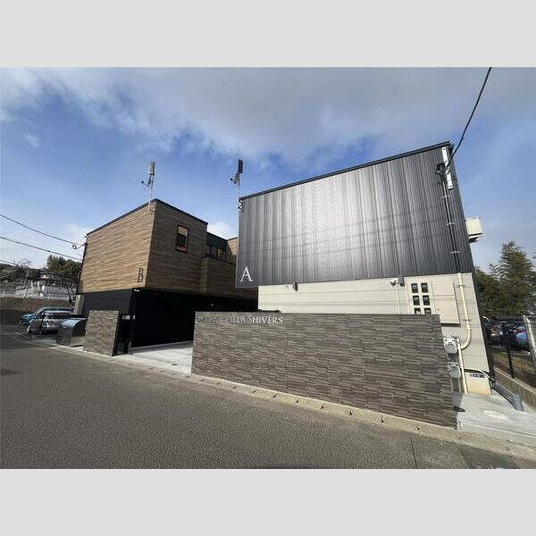 Garage Villa Shivers Aの外観