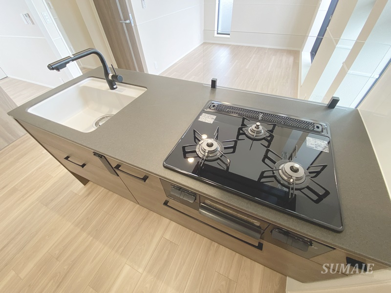 ＬｅＬｉｅｎ浦和領家のキッチン|グリル付き3口コンロ設置☆