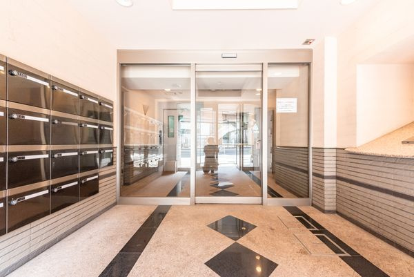 アクティア神田岩本町のエントランス