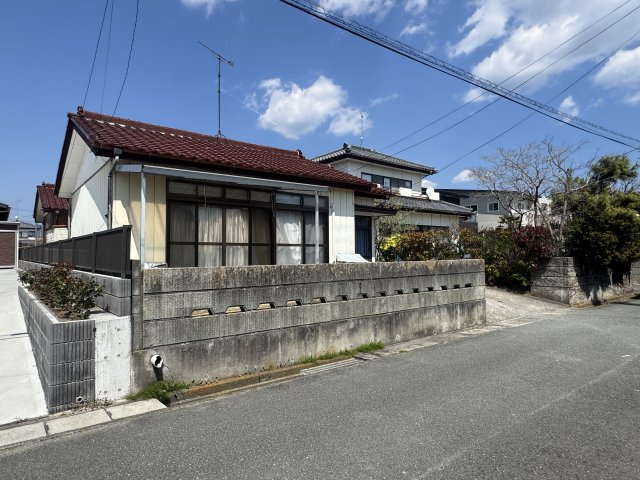 想定年間賃料　127.2万　想定利回り　9.2％　木造の外観