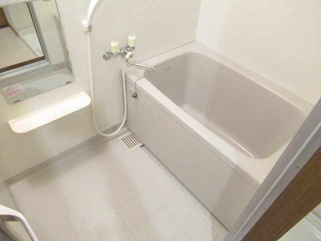 エクセレント　シャルムの浴室