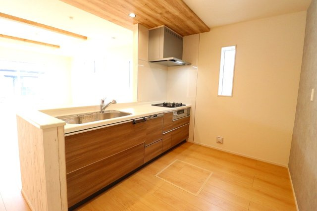 新築戸建・新築建売　福島市笹谷中條　笹谷小・信陵中のキッチン|リビングを見渡すことができるカウンターキッチン！