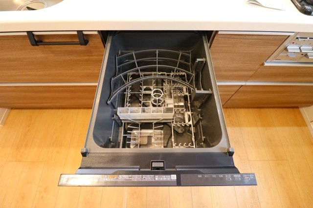 新築戸建・新築建売　福島市笹谷中條　笹谷小・信陵中のキッチン|食器洗浄乾燥機付きで忙しい家事の時短に◎嬉しい設備です！