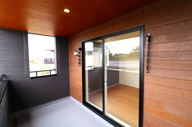 新築戸建・新築建売　福島市笹谷中條　笹谷小・信陵中のバルコニー|天候の急な変化にも柔軟に対応できる快適なインナーバルコニー！