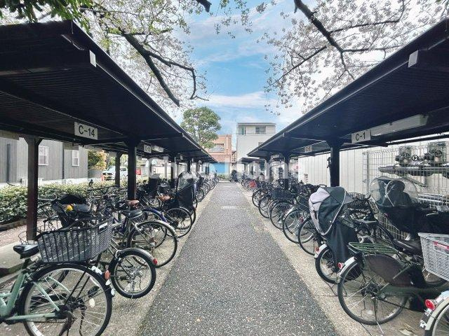 グリーンパーク上中里の駐輪場|【自転車置き場】最新の空き状況や費用などの詳細は担当スタッフまでお問い合わせください。