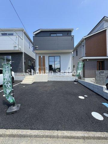 【外観】 | 広々としたカースペースで、運転が苦手な方も安心です。