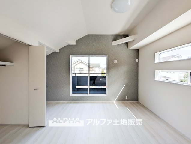 新築戸建　立川市若葉町4丁目　全2棟の洋室|【cozy room】
◆必要なもの、好きなもの◆しかないから安らげる。そんな部屋にしていく自分なりのデザインに。使いやすい部屋の形、大きい窓色々な用途が実現できる。