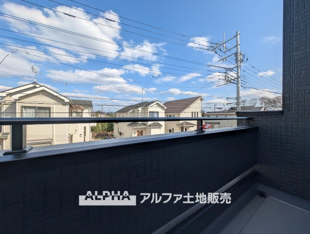 新築戸建　立川市若葉町4丁目　全2棟のバルコニー|【Balcony】◆バルコニー◆日当たりの良いバルコニーは、洗濯物がよく乾くだけでなく、外の空気を感じながらひと息つける場所。暮らしに心地よい余白をもたらします。