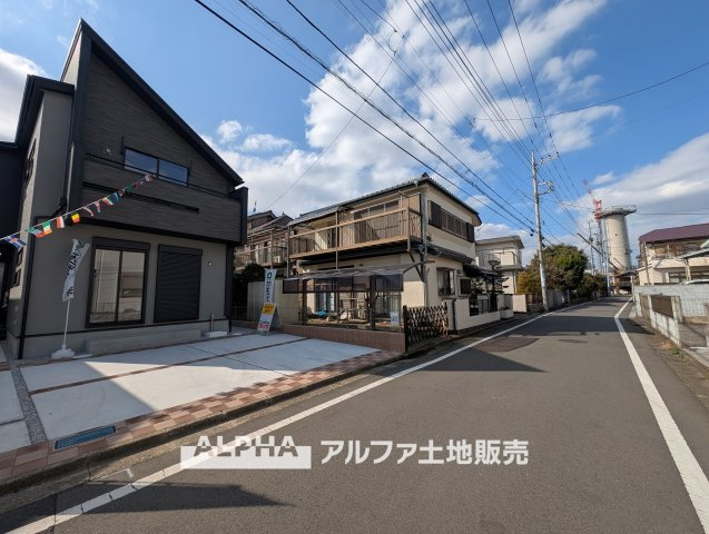 新築戸建　立川市若葉町4丁目　全2棟の前面道路含む現地写真|【Blue Moment】◆空を感じるひととき◆
空を見上げる時間が、暮らしに少しの余白をつくる。そんな穏やかな瞬間がここにある。