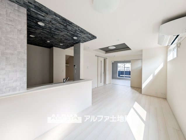 新築戸建　立川市若葉町4丁目　全2棟の居間・リビング|【A home found by chance】
◆偶然見つけた物件で◆思わぬ空間を手に入れたい。愛を育み、人と出会い、新たな命に恵まれる。そんな未来を創造してぬくもりのある住空間を君と共有したい。
