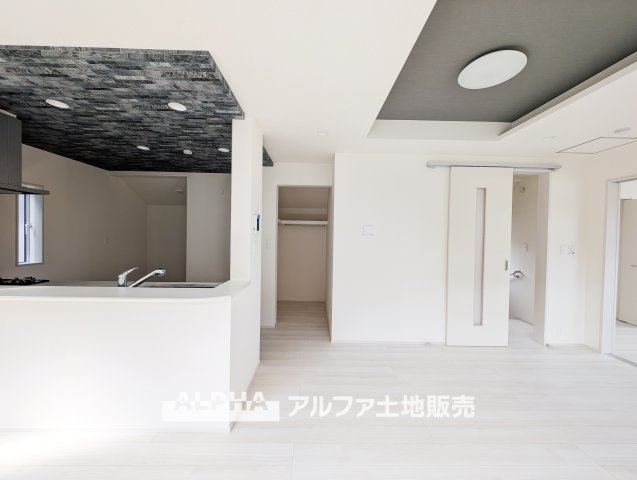 新築戸建　立川市若葉町4丁目　全2棟の居間・リビング|【cozy living】
◆休日は◆仕事から切り離された家族の為だけの場所でゆっくりくつろぎたい。趣味や、習い事で休日を過ごすも楽しいが、結局はここが安らげる。