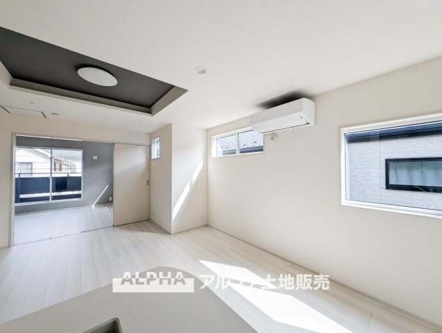 新築戸建　立川市若葉町4丁目　全2棟の居間・リビング|【A place that feels right】◆自然と人が集まる◆
広がりを感じる住空間と、手触りのある落ち着いた雰囲気。
ここで重ねる毎日が、暮らし方そのものを静かに変えていく。