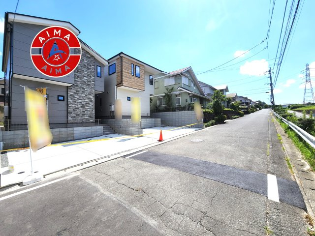 筑紫野市光が丘５丁目第1-2棟（1号棟）　の前面道路含む現地写真|見学の時間などお気軽にお問い合わせ下さい。